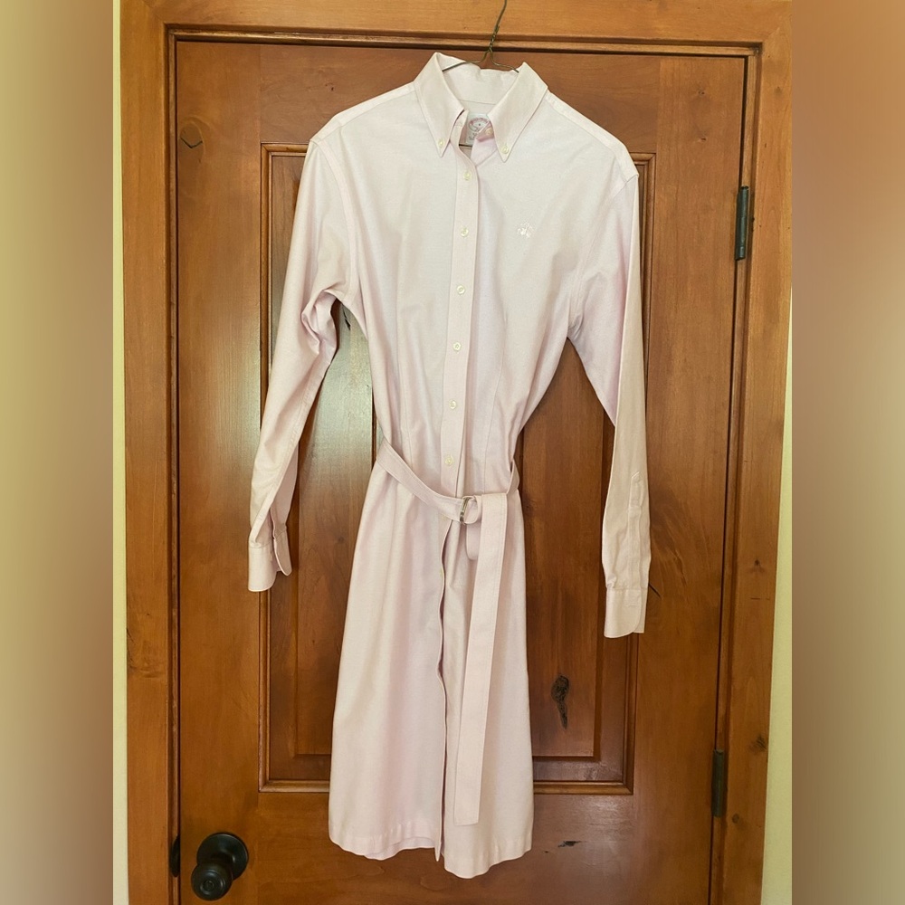 Brooks Brothers classic fit non iron belted shirt dress in size 8, light pink